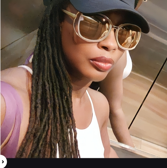 Meet your Posher, Bebe - Picture 6 of 8